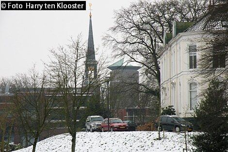 04-01-2010_mevr_weerfoto__gezicht_op_oosterkerk_en_watertoren.jpg